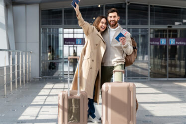 full-shot-happy-couple-travel (1)